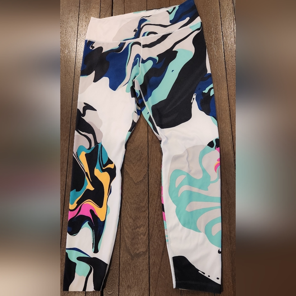 Nike White and Black Leggings Dynamic Design